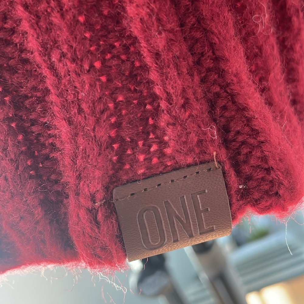 One Teaspoon Crew Neck Oversized Sweater in Wine and Pink NWT Small - Picture 5 of 7